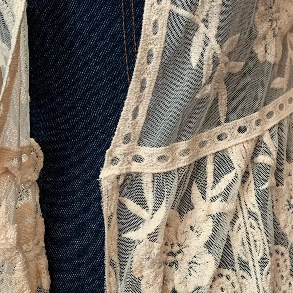 VICI Lace Kimono - Picture 7 of 8